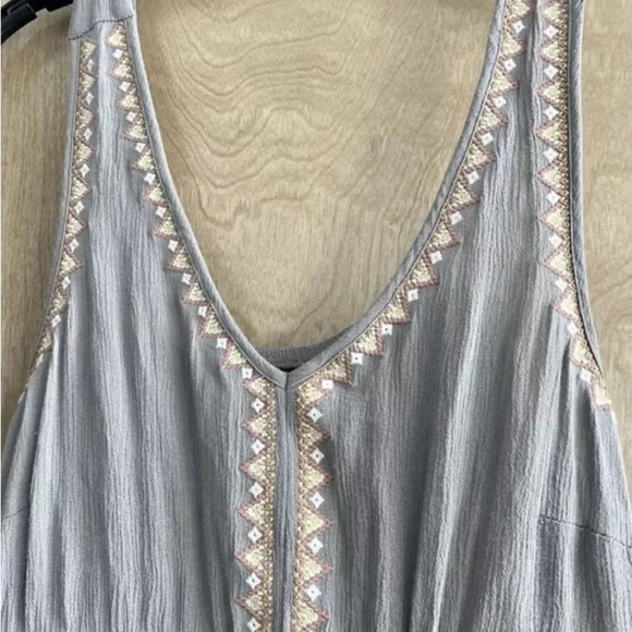 Torrid Top Womens Sleeveless Gauze Embroidered V-Neck Tank Gray Size 00 - Picture 2 of 10